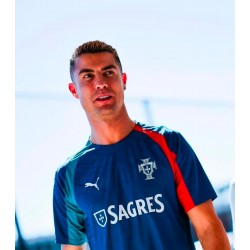 Cristiano Ronaldo stopt er op zijn 41e niet mee, want zijn verhaal is nog niet ten einde. Cristiano Ronaldo stopt er op zijn 41e niet mee, want zijn verhaal is nog niet ten einde.